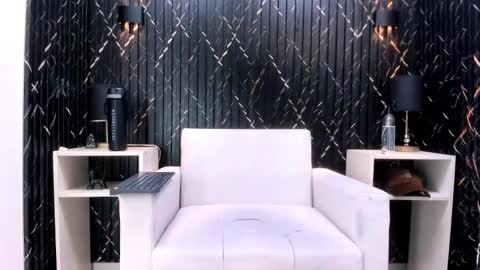 Snapshot of franvill_trato chatting on 11.17.25 Franvill trato online show from 11.17.25