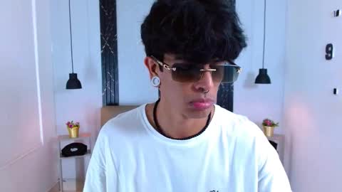 Snapshot of franvill_trato chatting on 11.21.25 Franvill trato online show from 11.21.25