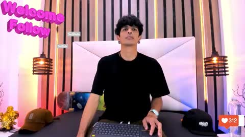 Snapshot of franvill_trato chatting on 11.29.25 Franvill trato online show from 11.29.25