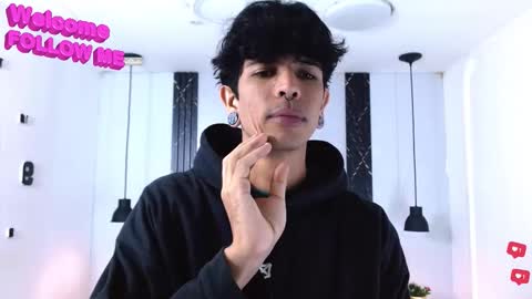 Snapshot of franvill_trato chatting on 12.02.25 Franvill trato online show from 12.02.25