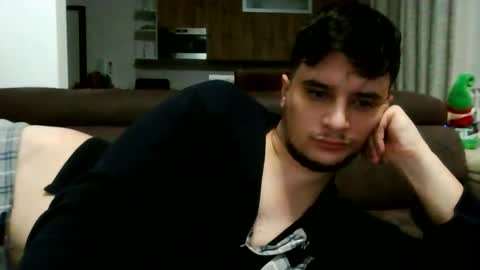 Snapshot of fraromeo2 chatting on 12.17.25 fraromeo2 online show from 12.17.25