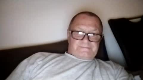 Snapshot of frauenfeind1 chatting on 09.18.25 Wolfi online show from 09.18.25