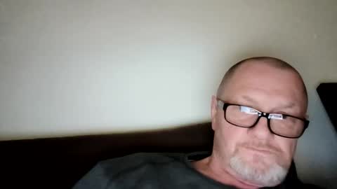 Snapshot of frauenfeind1 chatting on 02.25.26 Wolfi online show from 02.25.26