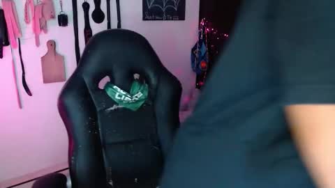 Lia Gomez online show from 10.20.25