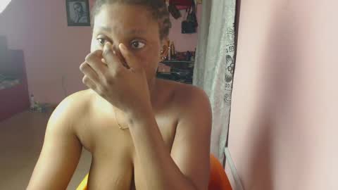 Snapshot of freaky_luna chatting on 04.13.26 luna online show from 04.13.26