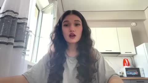 Mia online show from 07.04.26
