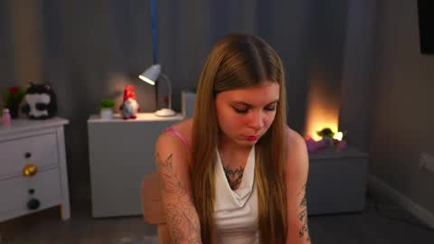 Hey im Olivia im glat to see you in mu room3 online show from 04.22.26