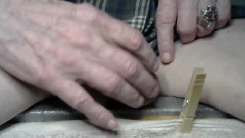 I am a total slave slut. I would like to have multiple owners to use me every day. online show from 12.11.24