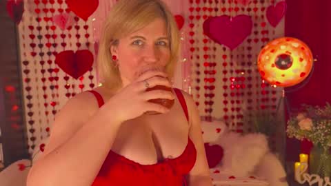 Snapshot of french_devotion chatting on 02.14.25 Louise or Lou 3 online show from 02.14.25