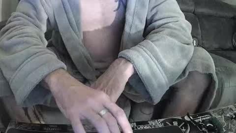 Snapshot of frenchbeardman chatting on 09.27.25 Thechaudieres online show from 09.27.25