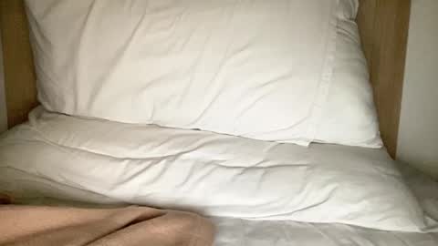 freshman  imonyou98 online show from 11.19.25