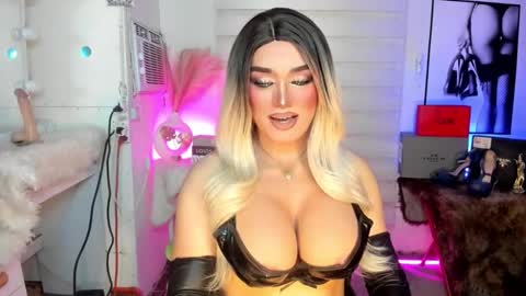 Snapshot of freya_lovestocum chatting on 09.10.25 Miss Frea online show from 09.10.25