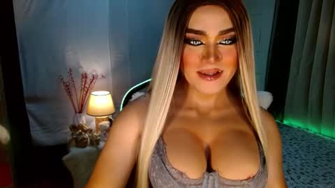 Snapshot of freya_lovestocum chatting on 10.14.25 Miss Frea online show from 10.14.25