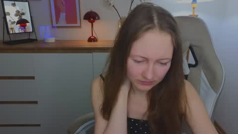 Snapshot of freya_nilsson chatting on 12.17.24 Freya online show from 12.17.24
