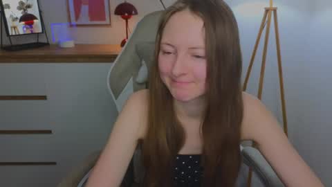 Snapshot of freya_nilsson chatting on 12.17.24 Freya online show from 12.17.24