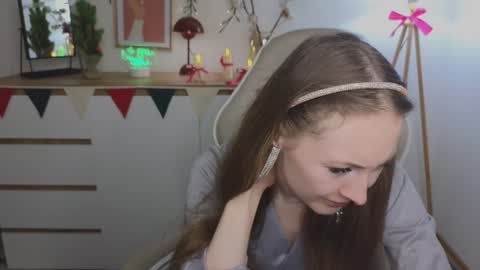 Snapshot of freya_nilsson chatting on 12.24.24 Freya online show from 12.24.24