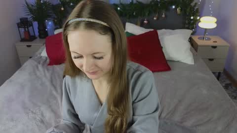 Snapshot of freya_nilsson chatting on 12.28.24 Freya online show from 12.28.24