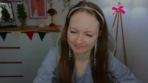 Snapshot of freya_nilsson chatting on 12.30.24 Freya online show from 12.30.24