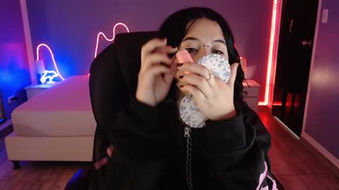 frida_lassi_ online show from 02.11.25