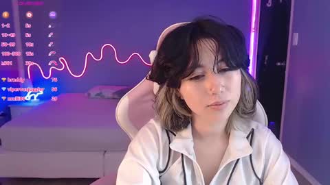 frida_lassi_ online show from 03.05.25