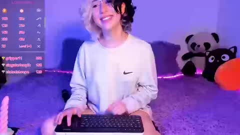 frida_lassi_ online show from 09.13.25