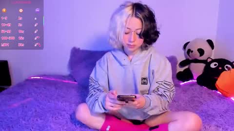 frida_lassi_ online show from 09.14.25