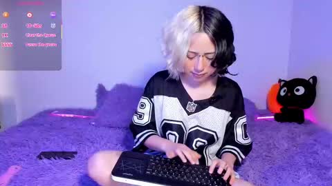 frida_lassi_ online show from 09.18.25