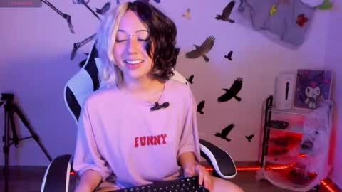 frida_lassi_ online show from 10.11.25