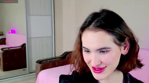 Snapshot of fridacure chatting on 12.28.24 Frida online show from 12.28.24