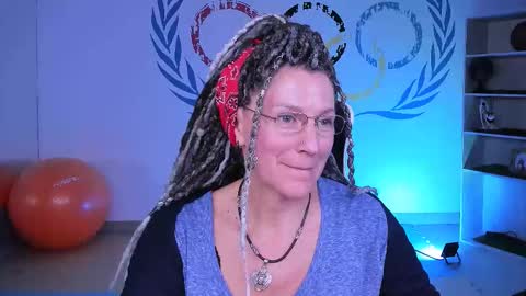 Frida Tander online show from 09.29.25