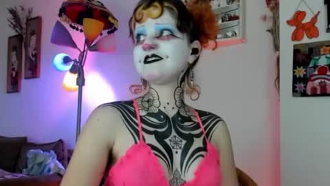 Snapshot of friskyflowers chatting on 06.11.26 cherry online show from 06.11.26