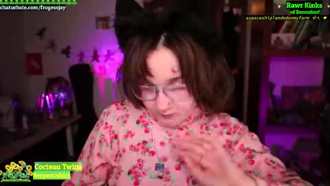 Snapshot of frogessjay chatting on 12.02.25 Jaywise Frogfoot online show from 12.02.25