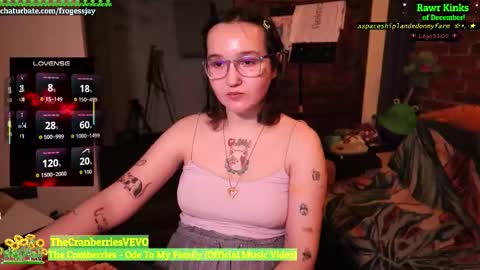 Snapshot of frogessjay chatting on 12.15.25 Jaywise Frogfoot online show from 12.15.25