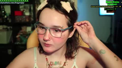 Snapshot of frogessjay chatting on 01.07.26 Jaywise Frogfoot online show from 01.07.26