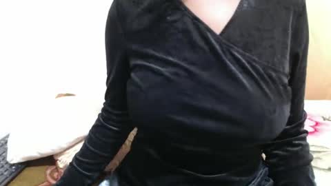 Snapshot of fruity28 chatting on 10.20.25 fruity28 online show from 10.20.25