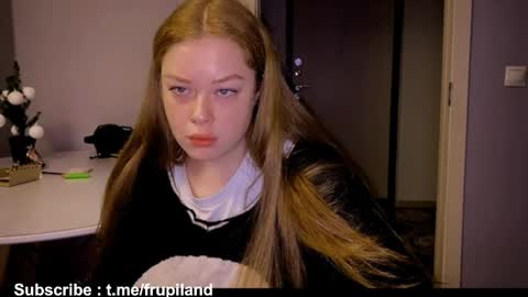 Snapshot of frupi_land chatting on 01.02.25 OPEN PVTJulia and Wayne online show from 01.02.25