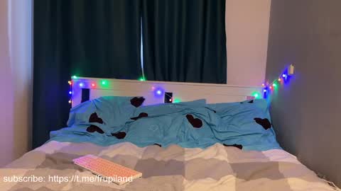 Snapshot of frupi_land chatting on 01.06.25 OPEN PVTJulia and Wayne online show from 01.06.25