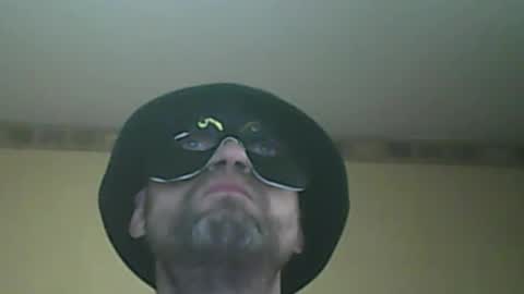 Snapshot of fryboxxxxx chatting on 04.15.26 fry online show from 04.15.26