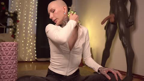 Snapshot of fuckingtoy_ chatting on 12.14.24 Eva all my links online show from 12.14.24