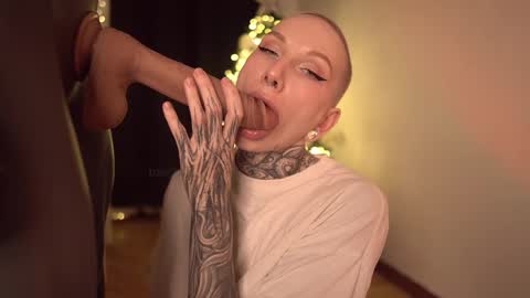 Snapshot of fuckingtoy_ chatting on 12.22.24 Eva all my links online show from 12.22.24