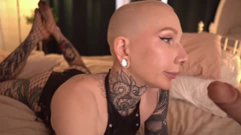 Snapshot of fuckingtoy_ chatting on 02.01.25 Eva all my links online show from 02.01.25