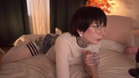 Snapshot of fuckingtoy_ chatting on 10.19.25 Eva all my links online show from 10.19.25