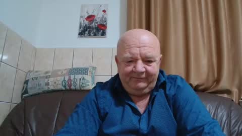 Snapshot of fullballs6 chatting on 12.18.24 fullballs6 online show from 12.18.24