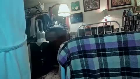 Snapshot of fullsvc chatting on 02.16.25 fullsvc online show from 02.16.25