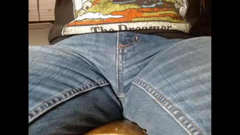 Snapshot of fuzzyblues chatting on 02.12.25 Fuzzy Blues online show from 02.12.25