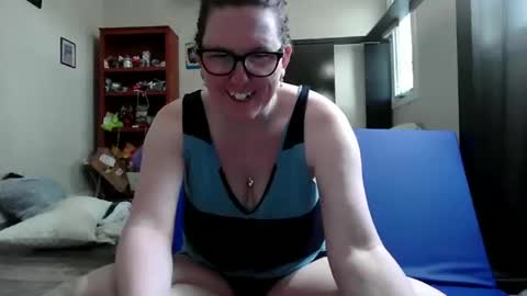 fuzzypeaches87 online show from 05.17.26