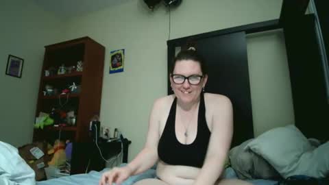 fuzzypeaches87 online show from 05.19.26