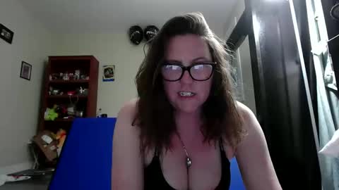 fuzzypeaches87 online show from 05.19.26