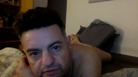 Snapshot of fvmendoza chatting on 10.25.25 fvmendoza online show from 10.25.25