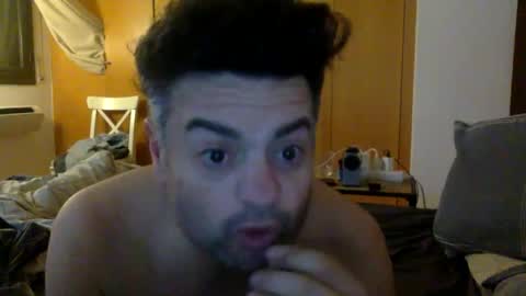 Snapshot of fvmendoza chatting on 11.26.25 fvmendoza online show from 11.26.25